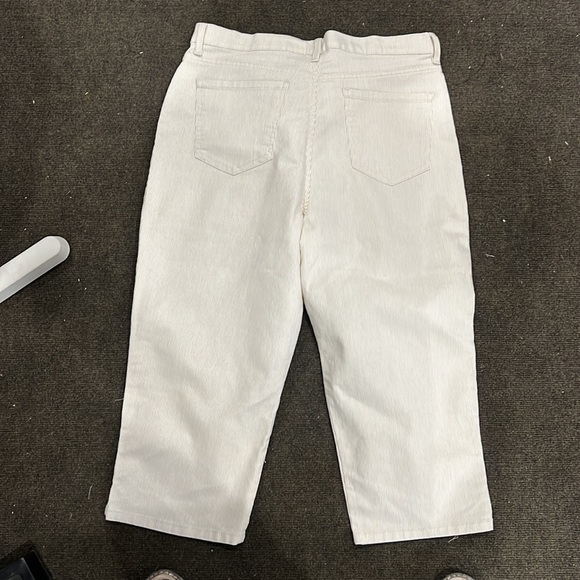 Striped Gloria Vanderbilt sliming pants - Picture 7 of 8